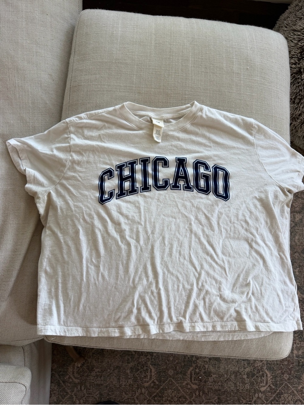 H&M cropped Chicago t-shirt
